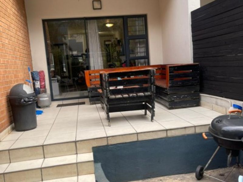 Modern 3-Bedroom Townhouse for Sale – Secure, Pet-Friendly Complex! - Photo 8