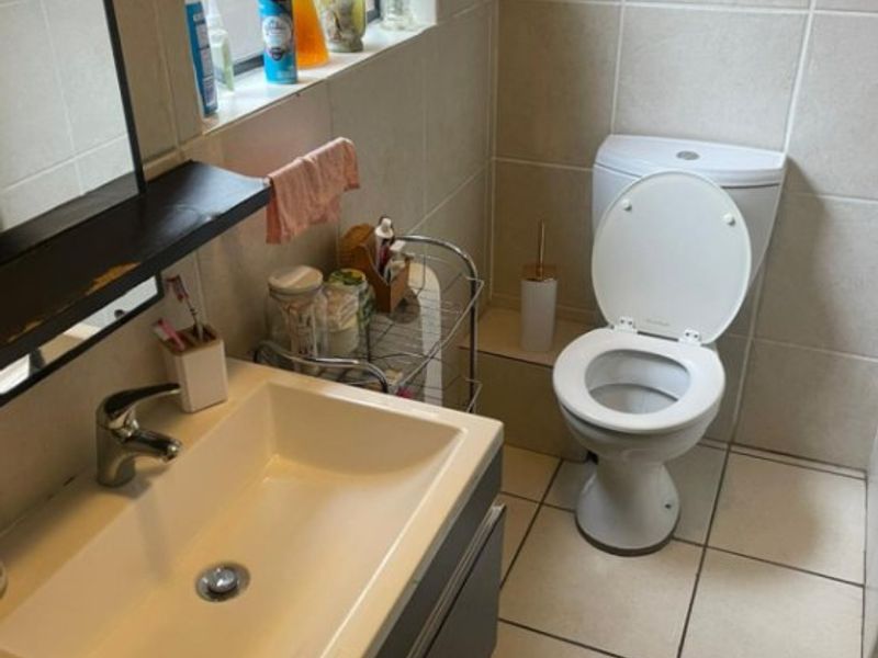 Modern 3-Bedroom Townhouse for Sale – Secure, Pet-Friendly Complex! - Photo 4