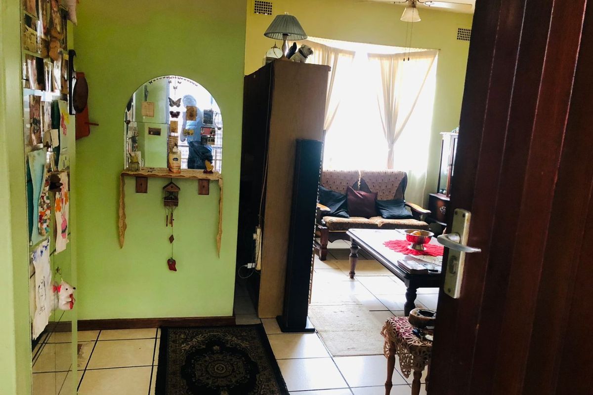 2 Bedrooms, 1 Bathroom Apartment For Sale In Pinetown Central, Durban - Photo 2