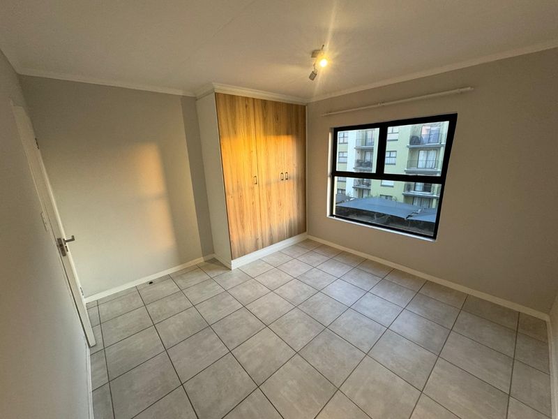 Modern 2-Bedroom Apartment for Sale - Photo 8