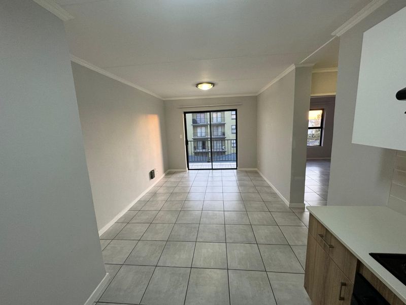 Modern 2-Bedroom Apartment for Sale - Photo 4