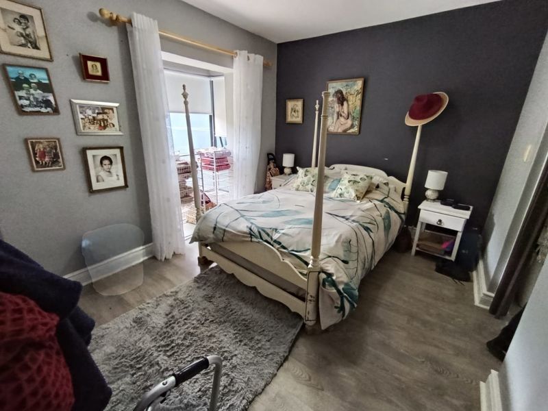 Central Convenience Meets Modern Comfort - Photo 2