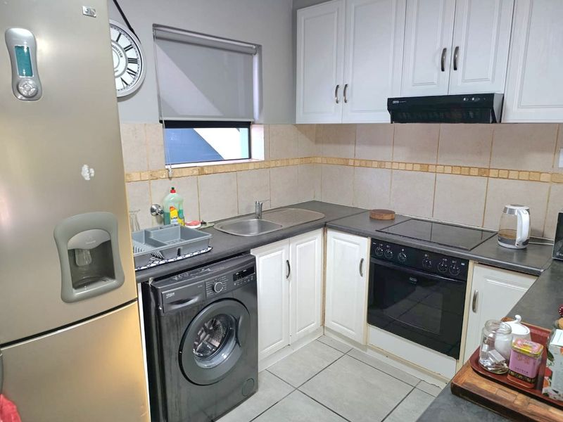 Central Convenience Meets Modern Comfort - Photo 10