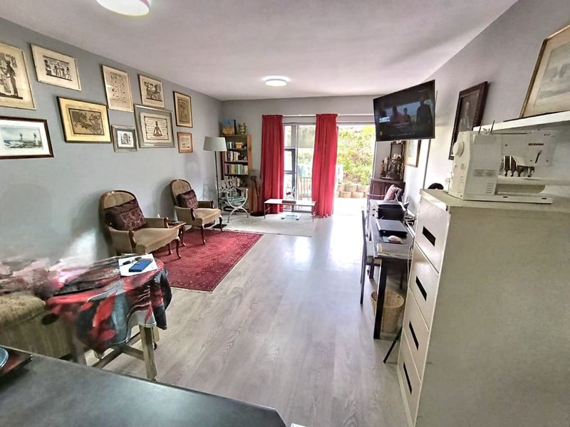 Central Convenience Meets Modern Comfort - Photo 7