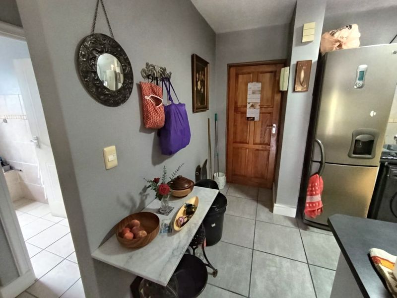 Central Convenience Meets Modern Comfort - Photo 5