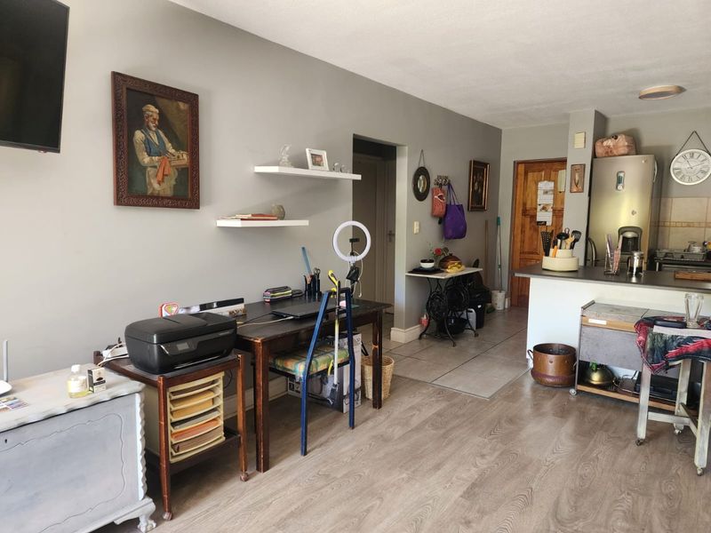 Central Convenience Meets Modern Comfort - Photo 6