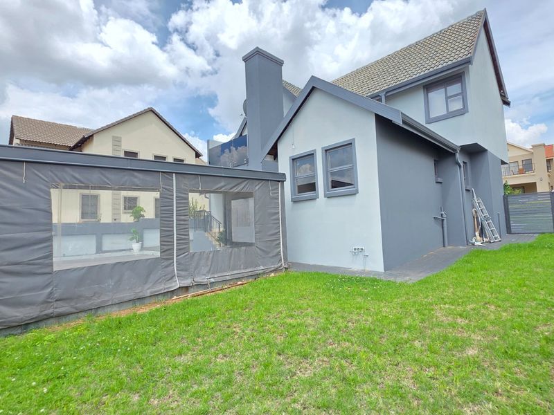 Brooklands Lifestyle Estate Dream Home with Pool - Photo 4