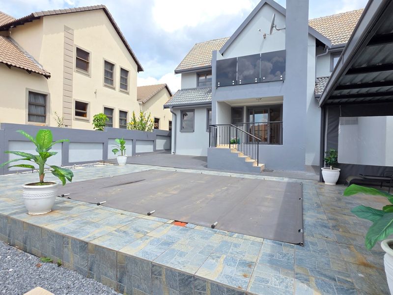 Brooklands Lifestyle Estate Dream Home with Pool - Photo 3