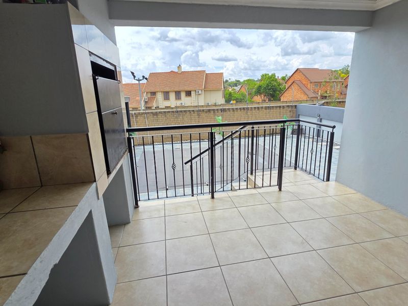 Brooklands Lifestyle Estate Dream Home with Pool - Photo 6