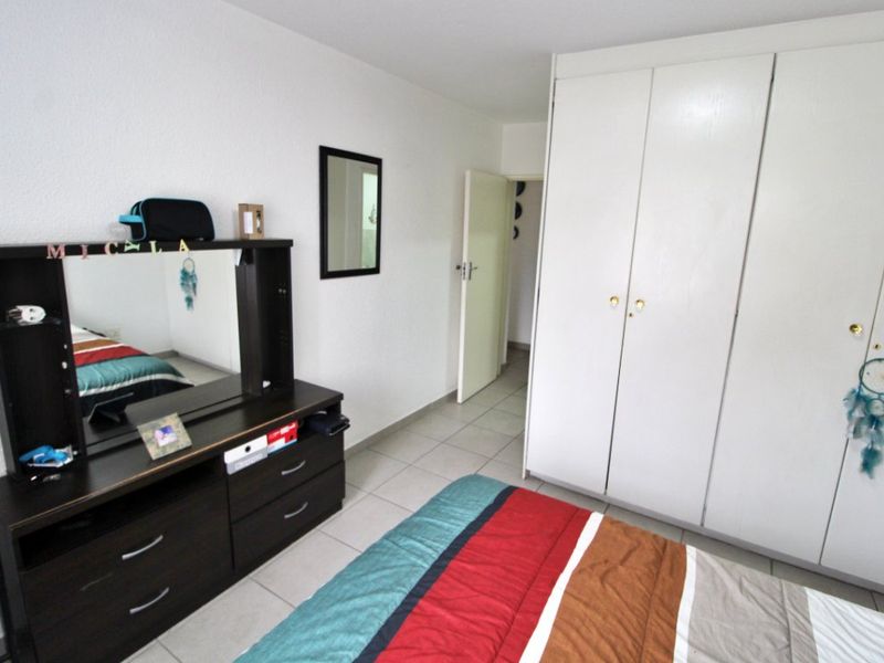 Neat 2-Bedroom Townhouse for Sale – Secure Garden Unit! - Photo 8