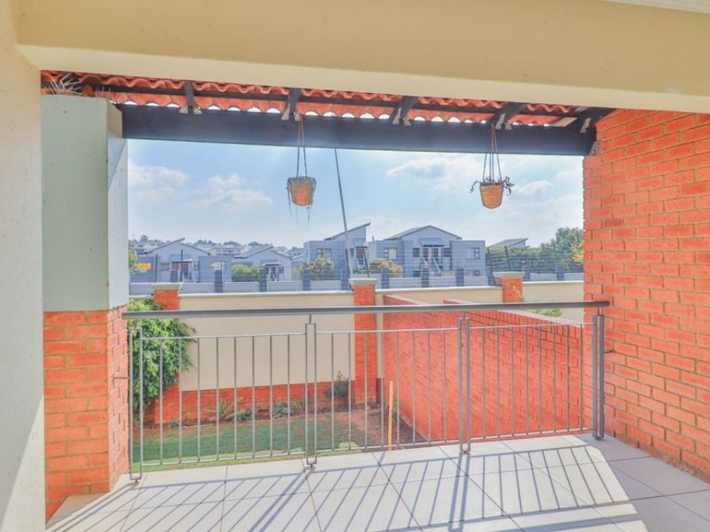 Modern 3-Bedroom Townhouse for Sale – Secure, Pet-Friendly Complex! - Photo 6