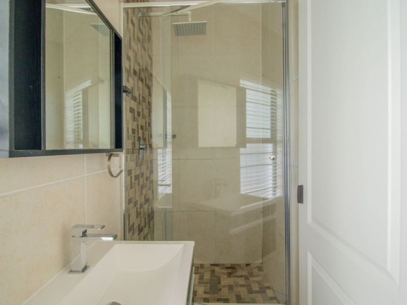 Modern 3-Bedroom Townhouse for Sale – Secure, Pet-Friendly Complex! - Photo 10