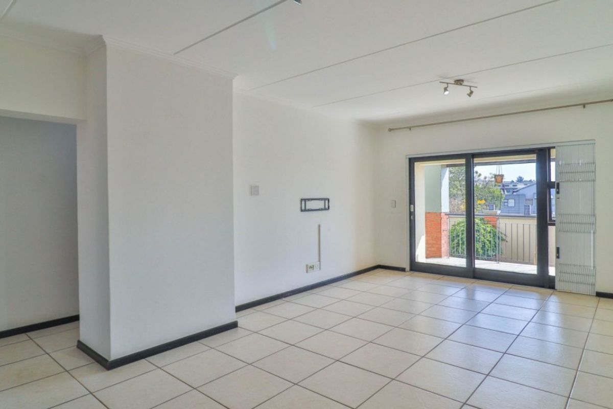 Modern 3-Bedroom Townhouse for Sale – Secure, Pet-Friendly Complex! - Photo 2