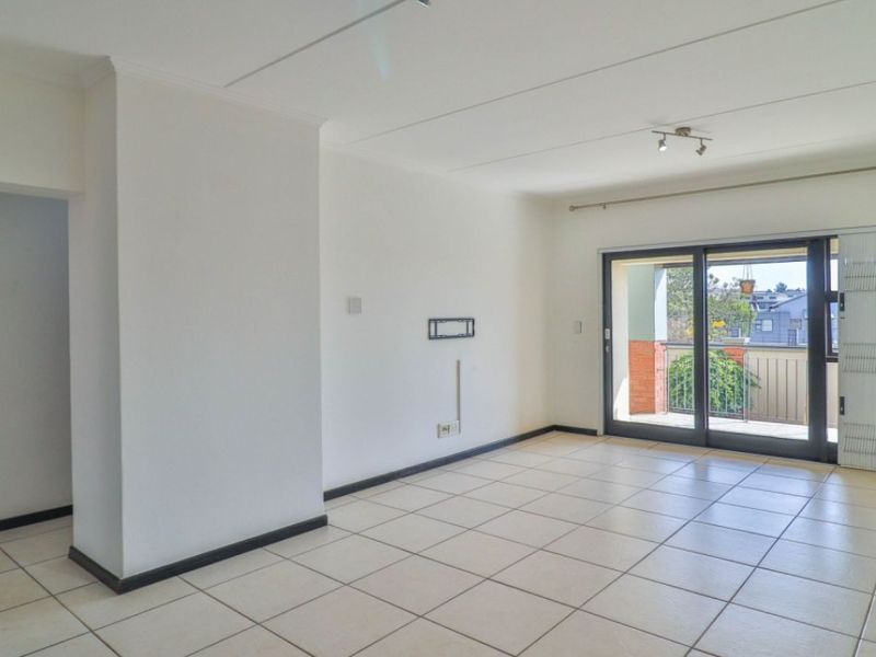 Modern 3-Bedroom Townhouse for Sale – Secure, Pet-Friendly Complex! - Photo 2