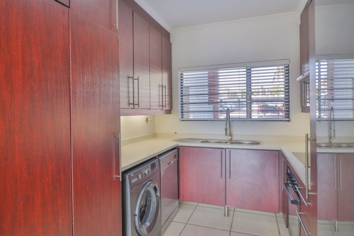 Modern 3-Bedroom Townhouse for Sale – Secure, Pet-Friendly Complex! - Photo 5