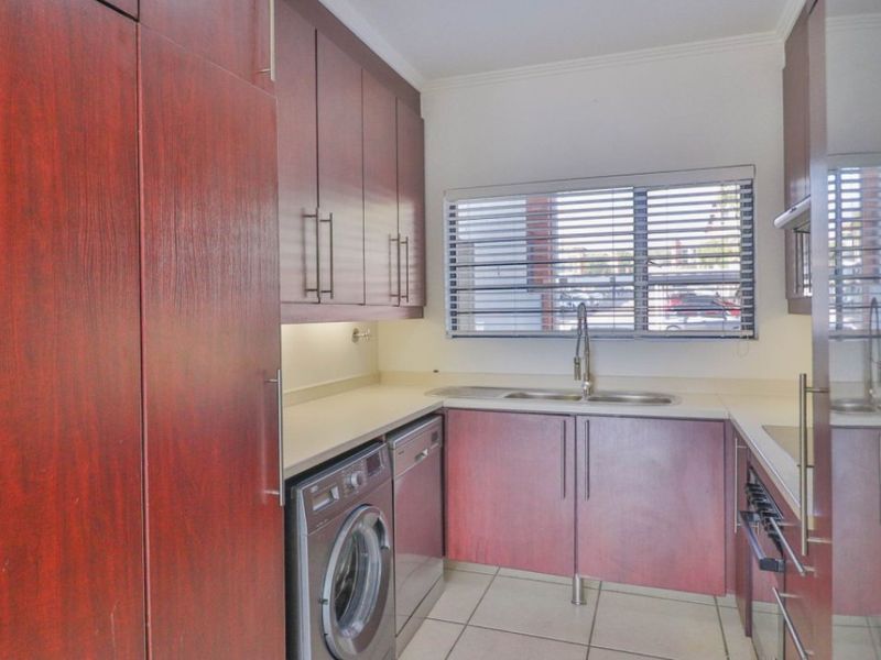 Modern 3-Bedroom Townhouse for Sale – Secure, Pet-Friendly Complex! - Photo 5