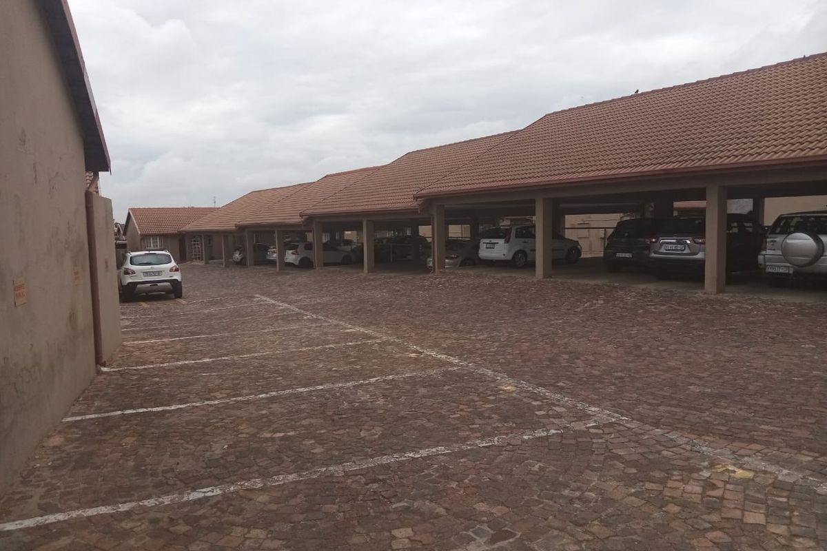 Beautiful Two-Bedroom Home with Pool and Modern Living - Photo 2