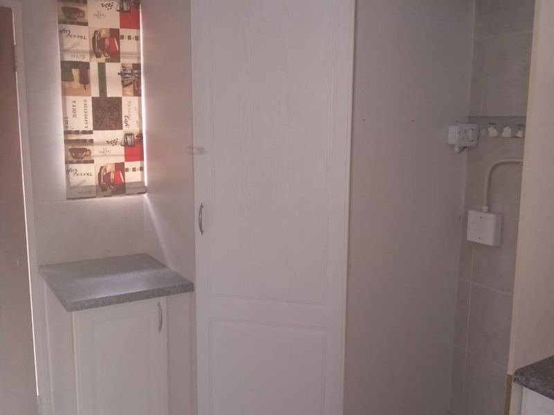 Beautiful Two-Bedroom Home with Pool and Modern Living - Photo 8