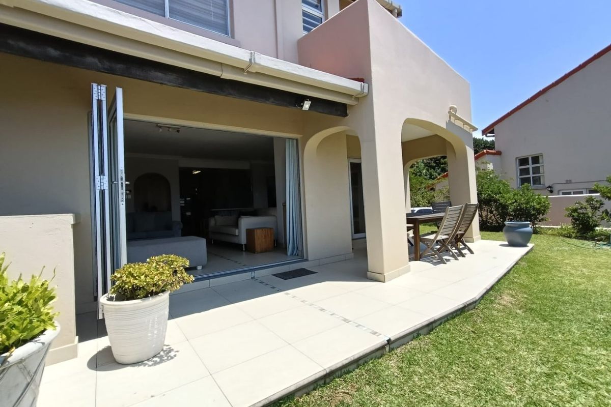 To let in Umhlanga, fully furnished 3 bedroom townhouse in a secure ad central complex with sea views. - Photo 3