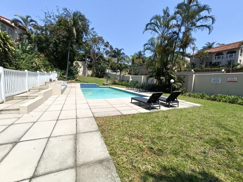 To let in Umhlanga, fully furnished 3 bedroom townhouse in a secure ad central complex with sea views. - Photo 5