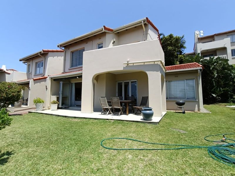 To let in Umhlanga, fully furnished 3 bedroom townhouse in a secure ad central complex with sea views. - Photo 2