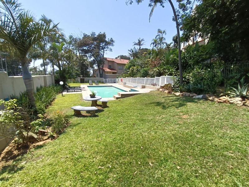 To let in Umhlanga, fully furnished 3 bedroom townhouse in a secure ad central complex with sea views. - Photo 4
