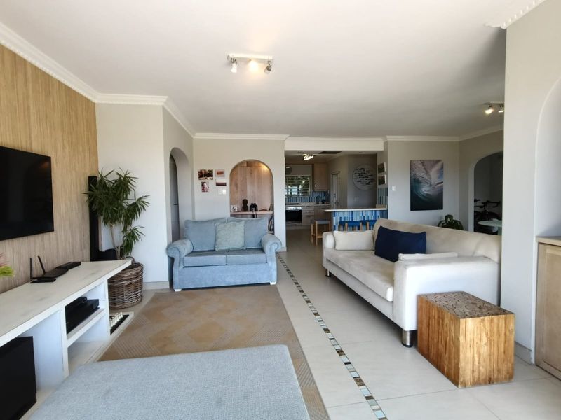 To let in Umhlanga, fully furnished 3 bedroom townhouse in a secure ad central complex with sea views. - Photo 9