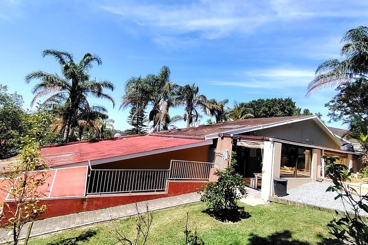 3 Bedroom House for Sale in beacon bay - Photo 4