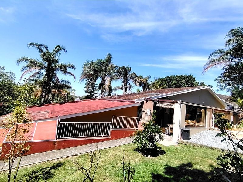 3 Bedroom House for Sale in beacon bay - Photo 4