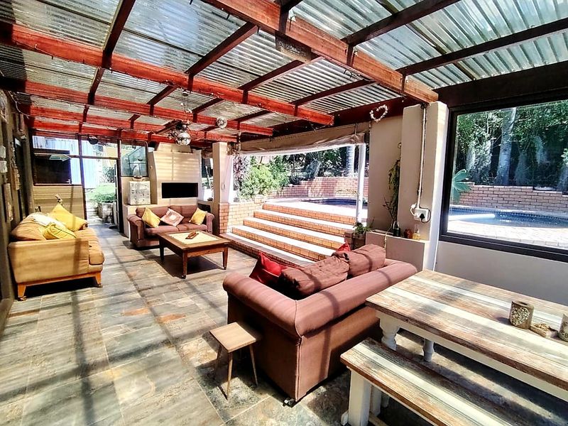 3 Bedroom House for Sale in beacon bay - Photo 7