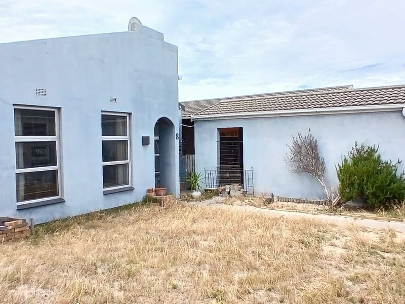 Four bedroom, freestanding house situated on a 207 square metre plot - Photo 2