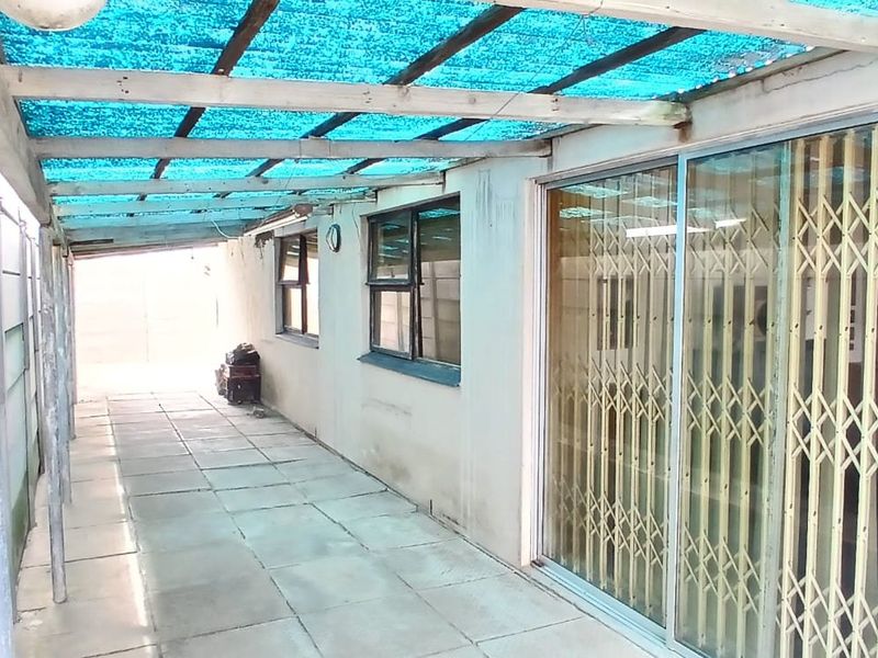 Four bedroom, freestanding house situated on a 207 square metre plot - Photo 4