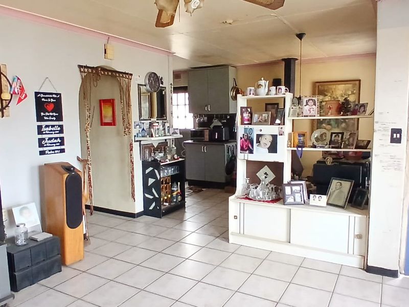 Four bedroom, freestanding house situated on a 207 square metre plot - Photo 10