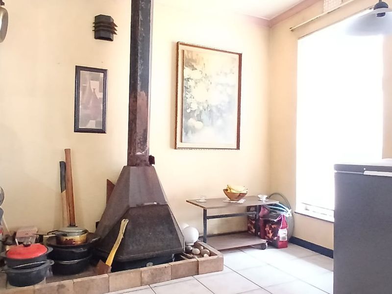 Four bedroom, freestanding house situated on a 207 square metre plot - Photo 9