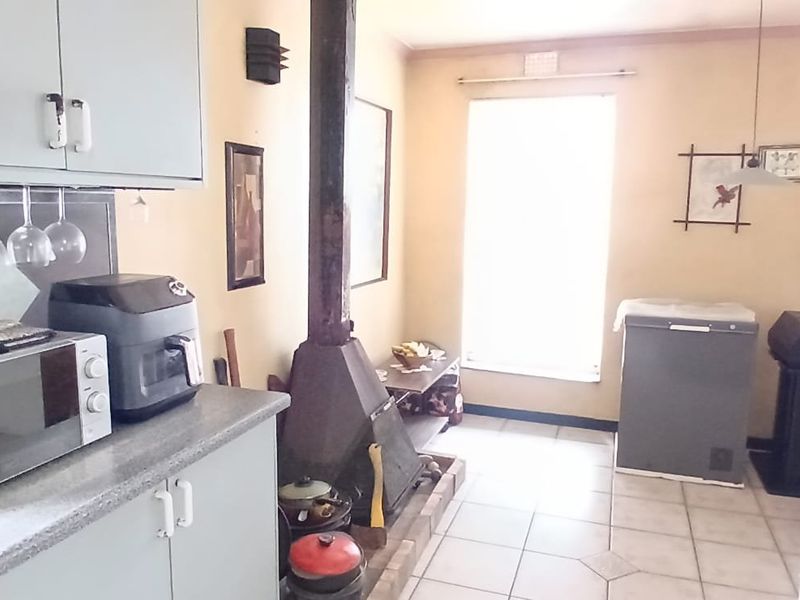 Four bedroom, freestanding house situated on a 207 square metre plot - Photo 8