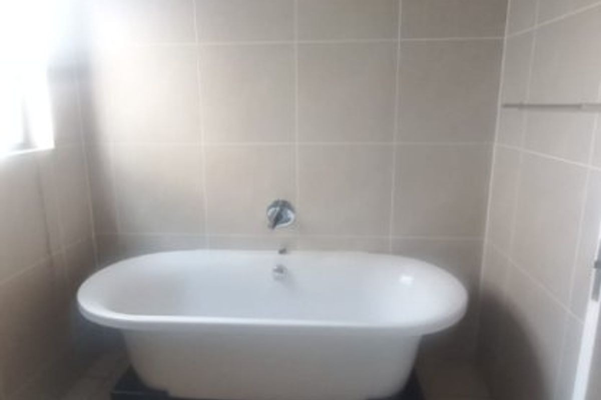 Modern 2-Bedroom Flat for Sale – Stylish Living & Great Amenities!  - Photo 4