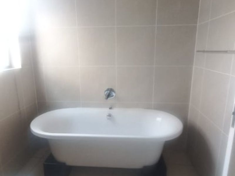 Modern 2-Bedroom Flat for Sale – Stylish Living & Great Amenities!  - Photo 4