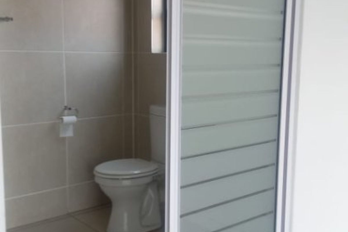 Modern 2-Bedroom Flat for Sale – Stylish Living & Great Amenities!  - Photo 5