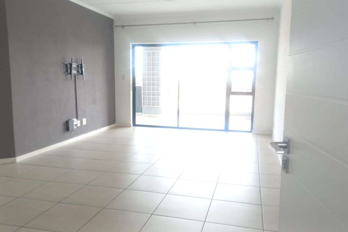 Modern 2-Bedroom Flat for Sale – Stylish Living & Great Amenities!  - Photo 2