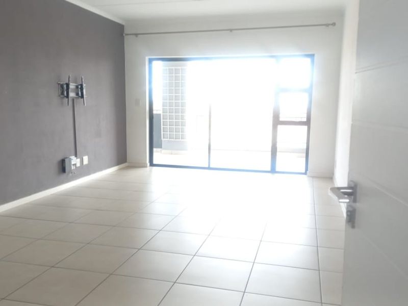 Modern 2-Bedroom Flat for Sale – Stylish Living & Great Amenities!  - Photo 2