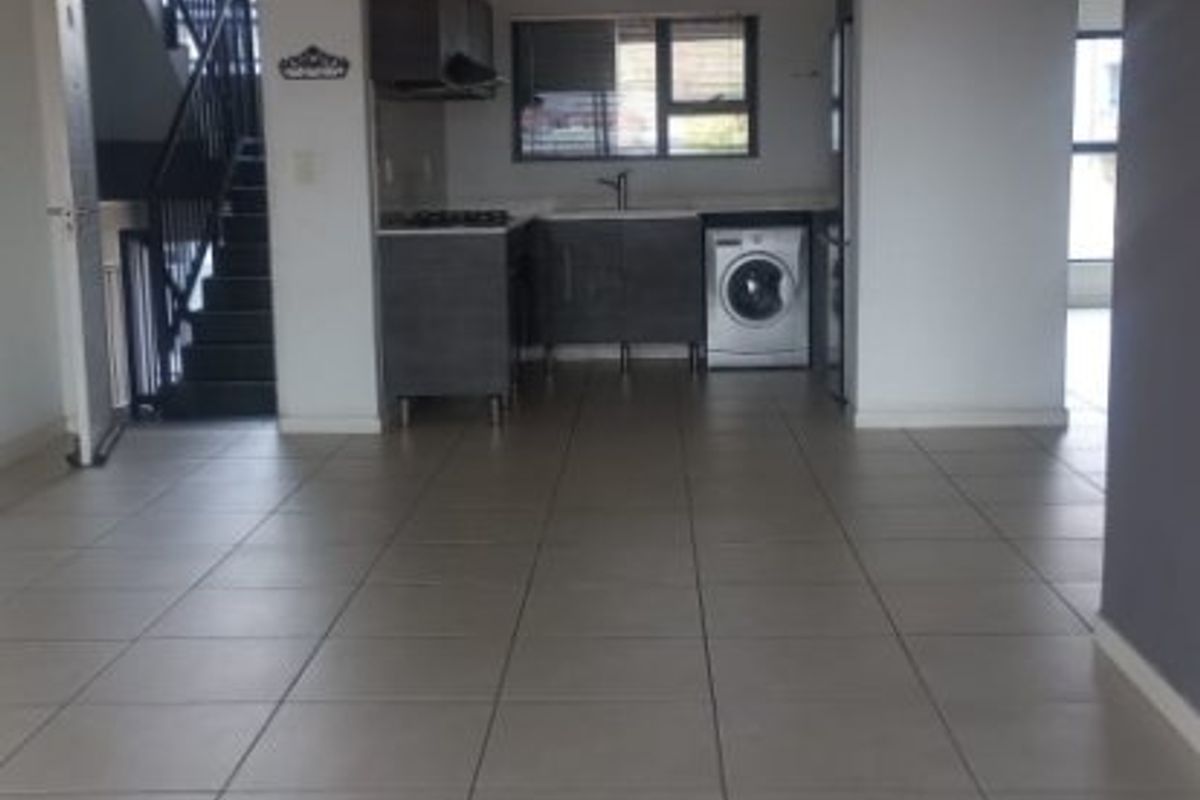 Modern 2-Bedroom Flat for Sale – Stylish Living & Great Amenities!  - Photo 3