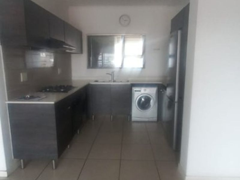 Modern 2-Bedroom Flat for Sale – Stylish Living & Great Amenities!  - Photo 8