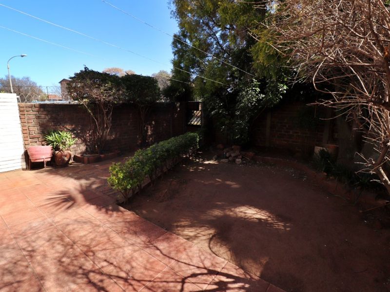 Neat 2-Bedroom Ground Floor Flat with Private Garden – For Sale! - Photo 2