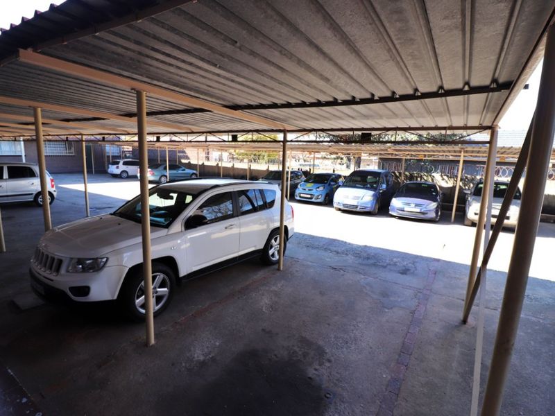 Neat 2-Bedroom Ground Floor Flat with Private Garden – For Sale! - Photo 4