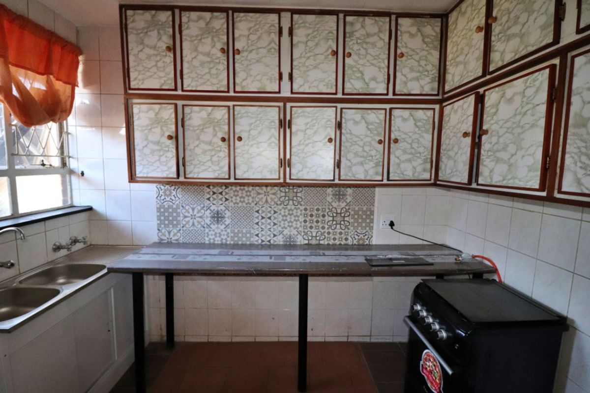 Neat 2-Bedroom Ground Floor Flat with Private Garden – For Sale! - Photo 3