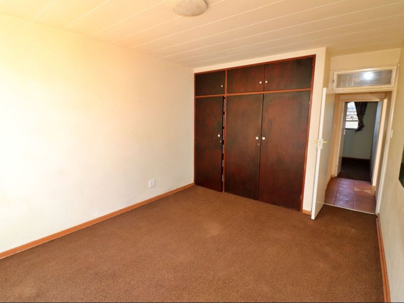 Neat 2-Bedroom Ground Floor Flat with Private Garden – For Sale! - Photo 7