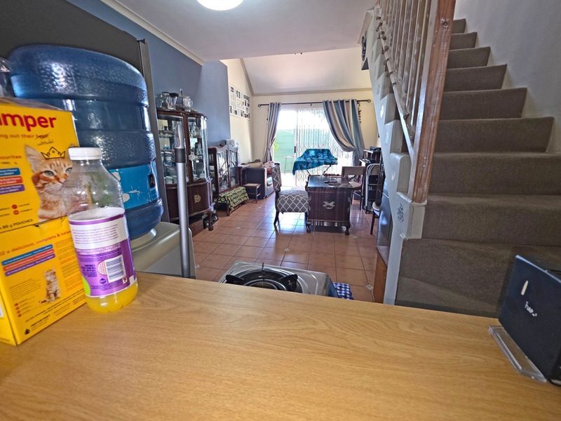 Modern Loft-Style 3-Bedroom Townhouse in The Lofts, Parklands – Light, Space & Style - Photo 7