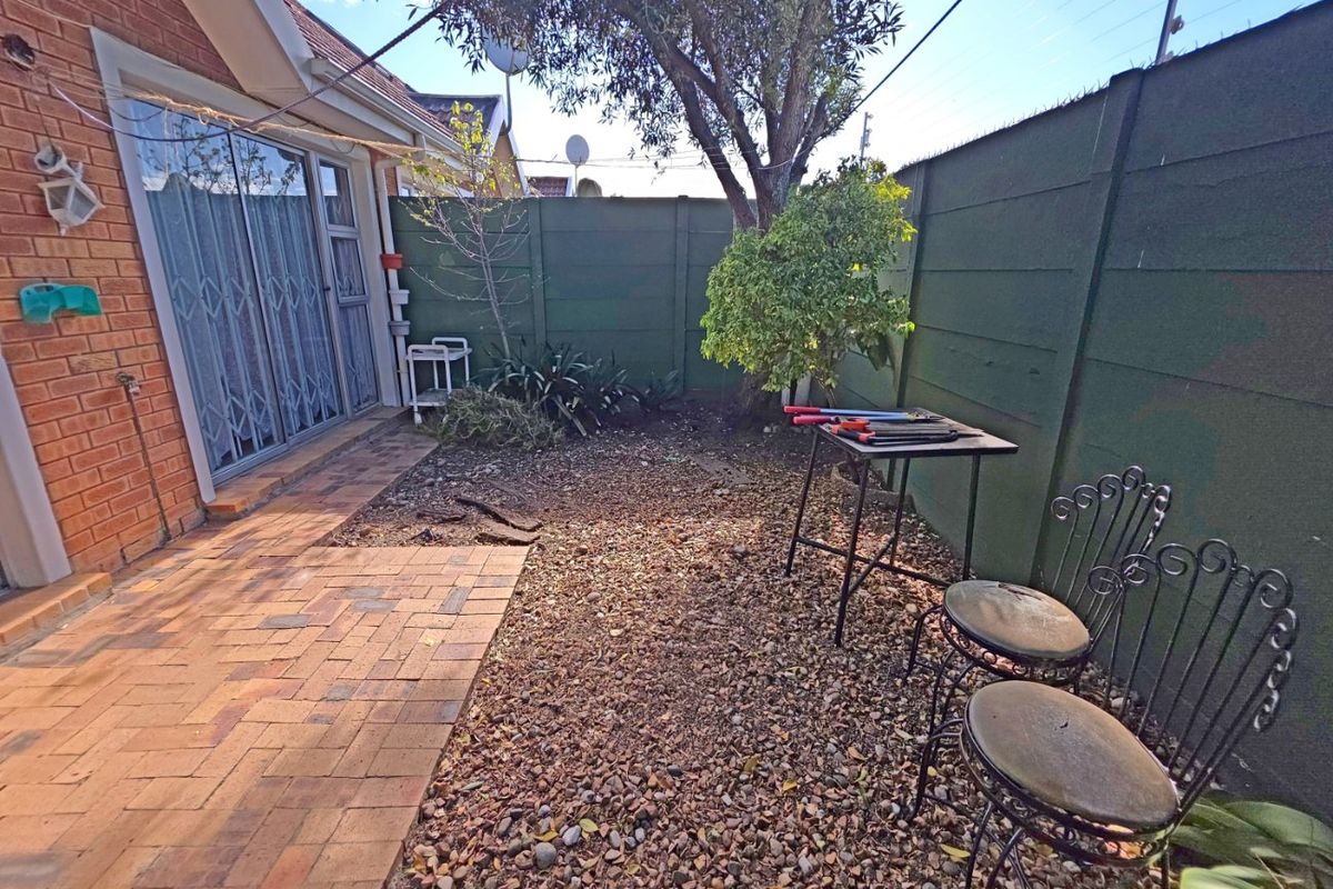 Modern Loft-Style 3-Bedroom Townhouse in The Lofts, Parklands – Light, Space & Style - Photo 5