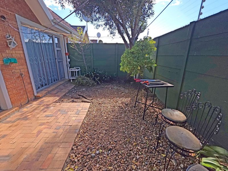 Modern Loft-Style 3-Bedroom Townhouse in The Lofts, Parklands – Light, Space & Style - Photo 5
