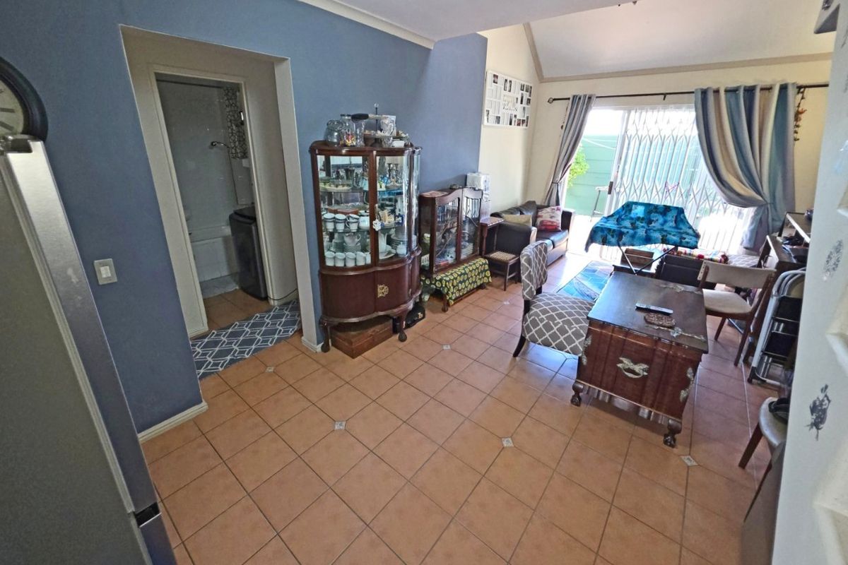 Modern Loft-Style 3-Bedroom Townhouse in The Lofts, Parklands – Light, Space & Style - Photo 3